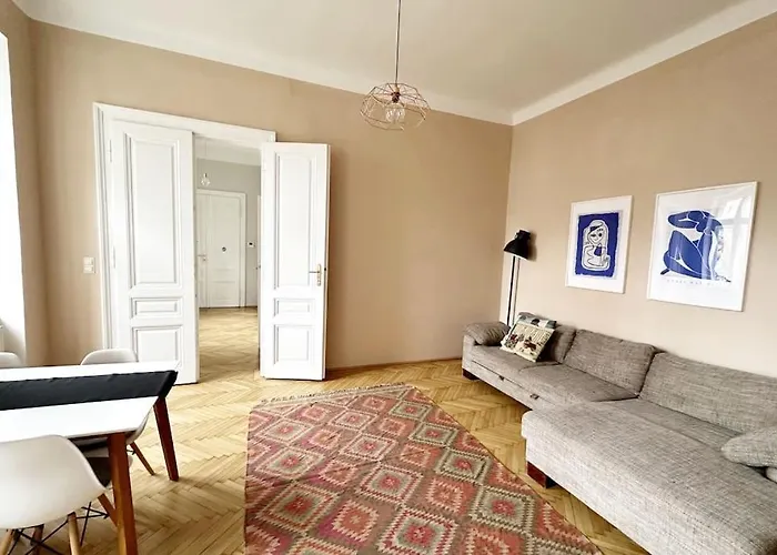 Ruhige & Grosse Altbauwohnung 7min Zum Zentrum Viena